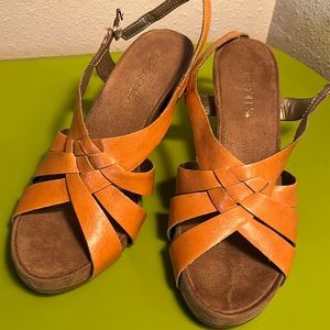 Aerosole wedge sandal mustard - Never worn